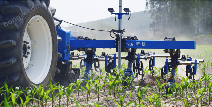 智能对行除草机器人